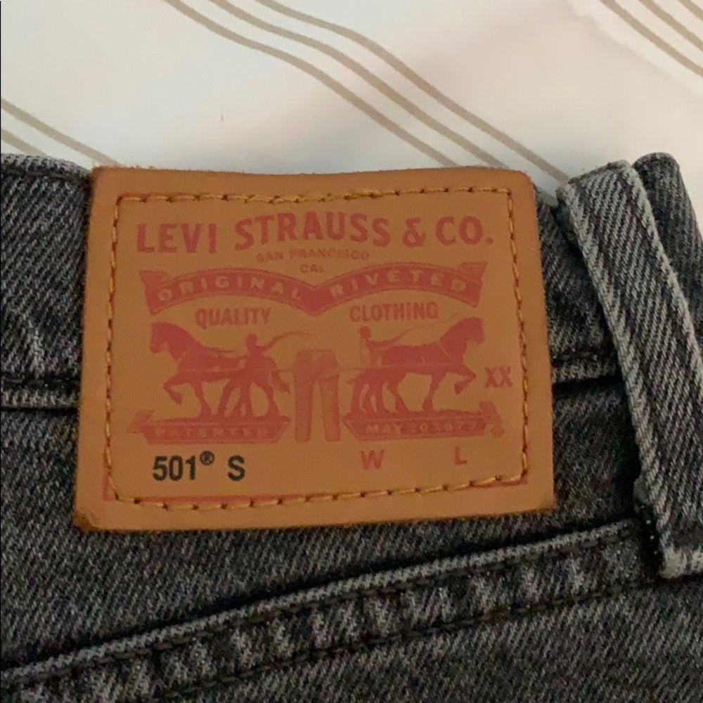 High waisted black Levis 501 skinny - Picture 3 of 3